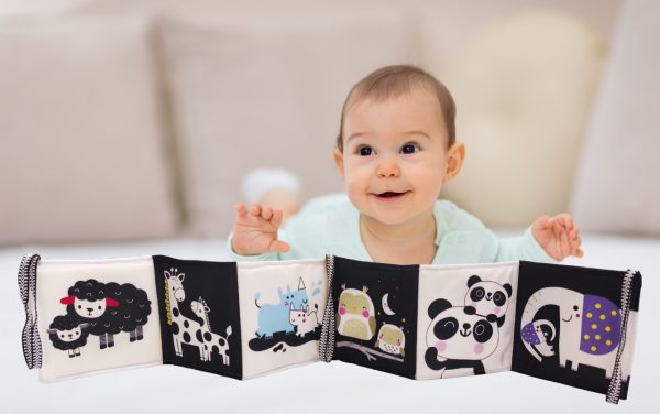کتاب پارچه ای سیاه و سفید نوزادی دور تختی